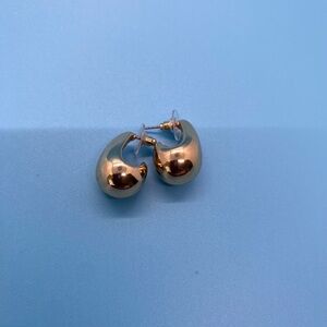 Elegant Gold Hoop Earrings